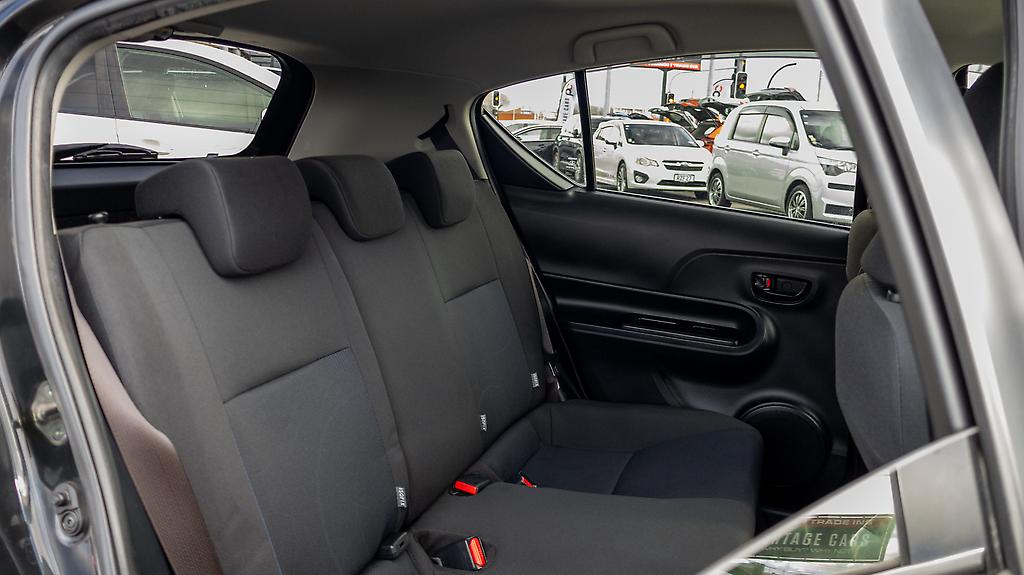 2015 Toyota Aqua F spec hybrid Push start image 348179