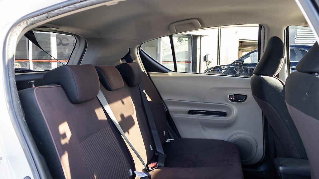 2012 Toyota Aqua F model spec push start, Hybrid image 347510