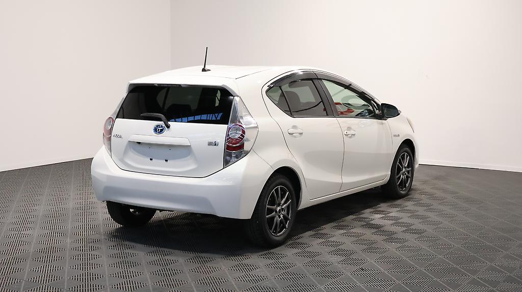 2012 Toyota Aqua S Model + Reverse Camera image 346393