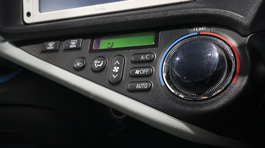 2013 Toyota Aqua S Model, Push Start, Reverse Camera image 348610
