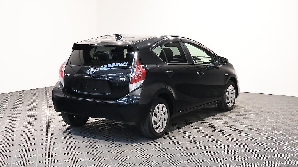 2015 Toyota Aqua S Model + Heated Seats image 347815