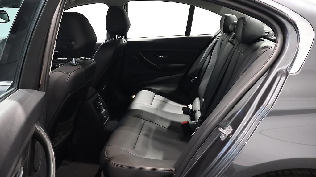 2013 BMW 320i Luxury image 349614