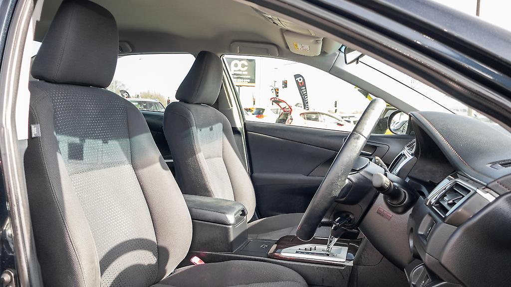 2012 Toyota Camry G-Package hybrid image 351870