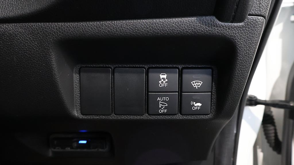 2015 Honda Shuttle Hybrid Z image 348166