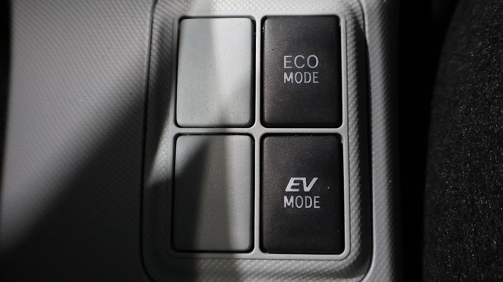 2013 Toyota Aqua S Model Push Start image 349621