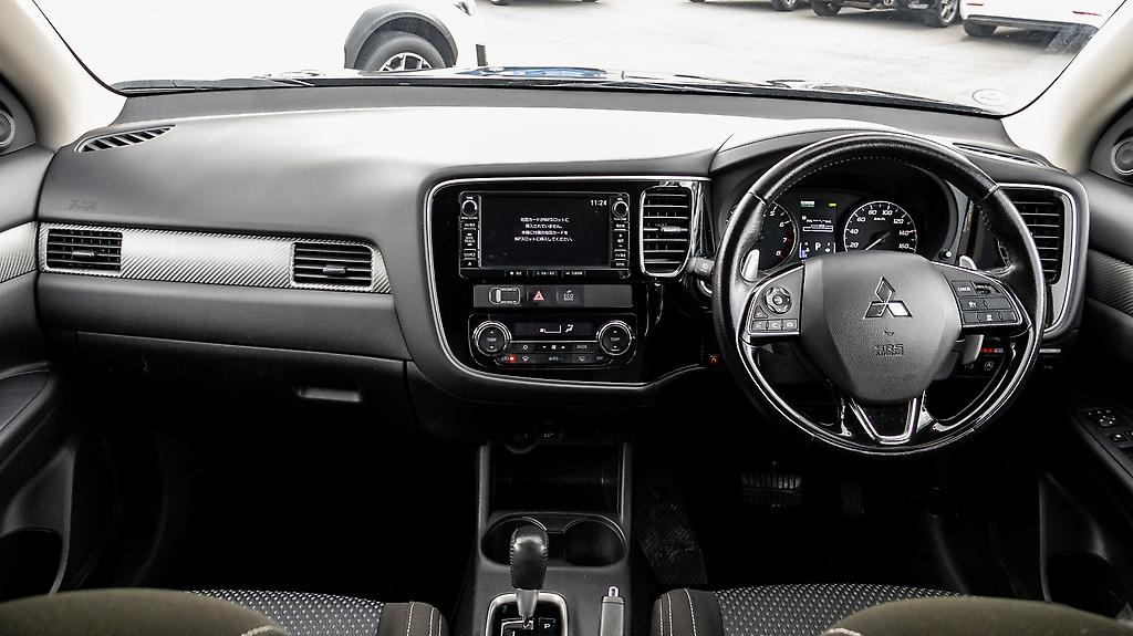 2015 Mitsubishi Outlander 4WD Push start, 7 Seater image 348427
