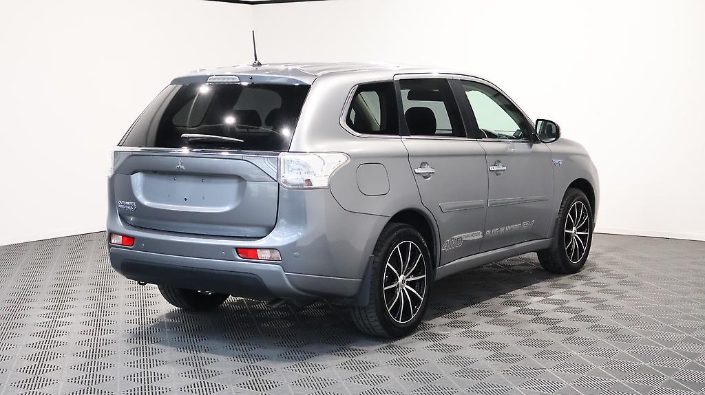 2013 Mitsubishi Outlander PHEV G Navi Package 4WD image 351136