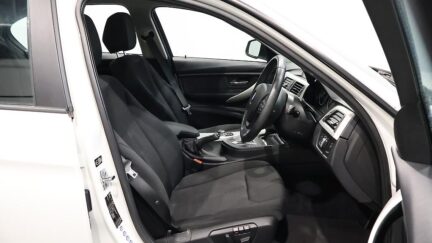 2012 BMW 320i Reverse Camera, Steering Wheel Controls image 348761