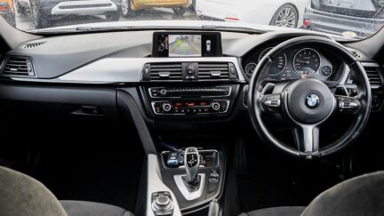 2013 BMW 3 Series 320i M Sports , Parking sensors image 346610
