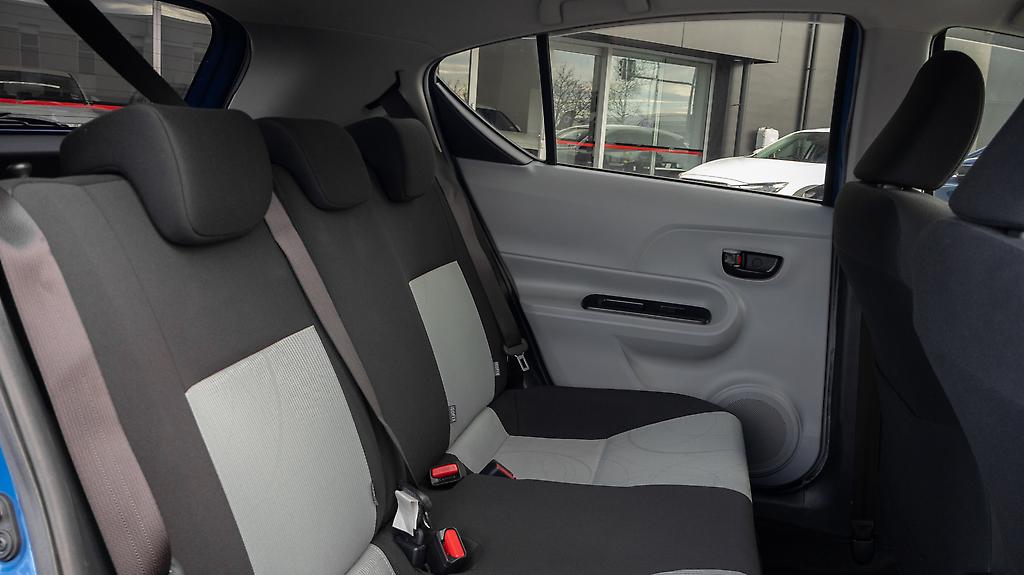 2013 Toyota Aqua G spec  Heated seats, Push start image 348327