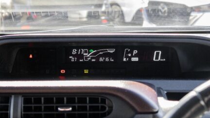 2014 Toyota Aqua F spec Hybrid Cruise control image 350823