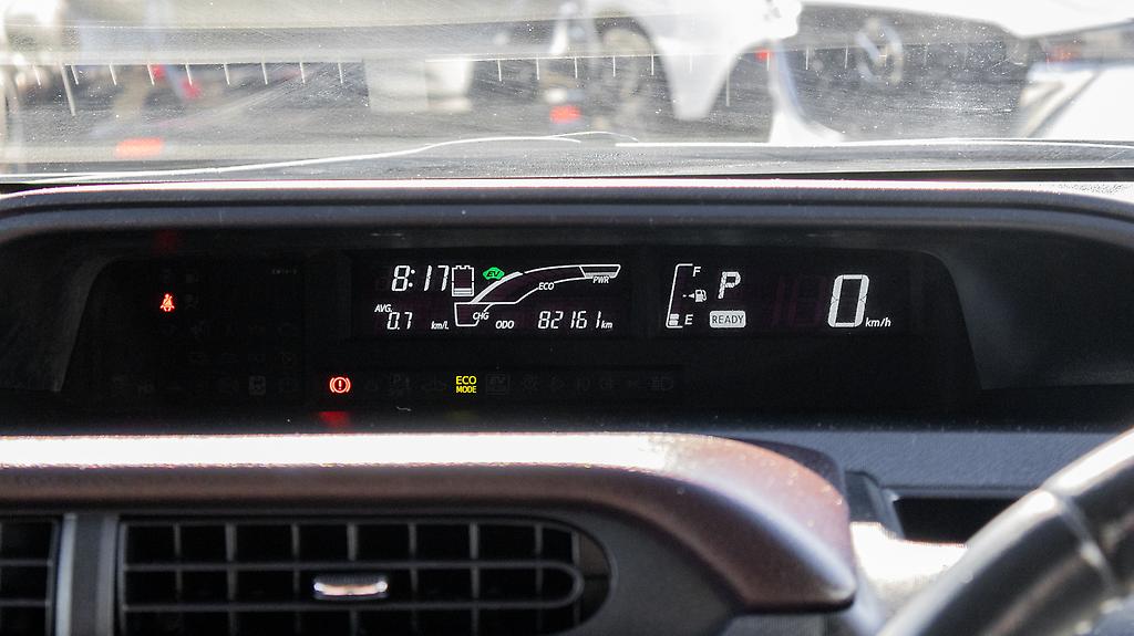 2014 Toyota Aqua F spec Hybrid Cruise control image 350823