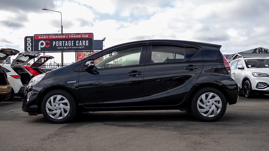 2015 Toyota Aqua F spec hybrid Push start image 348174