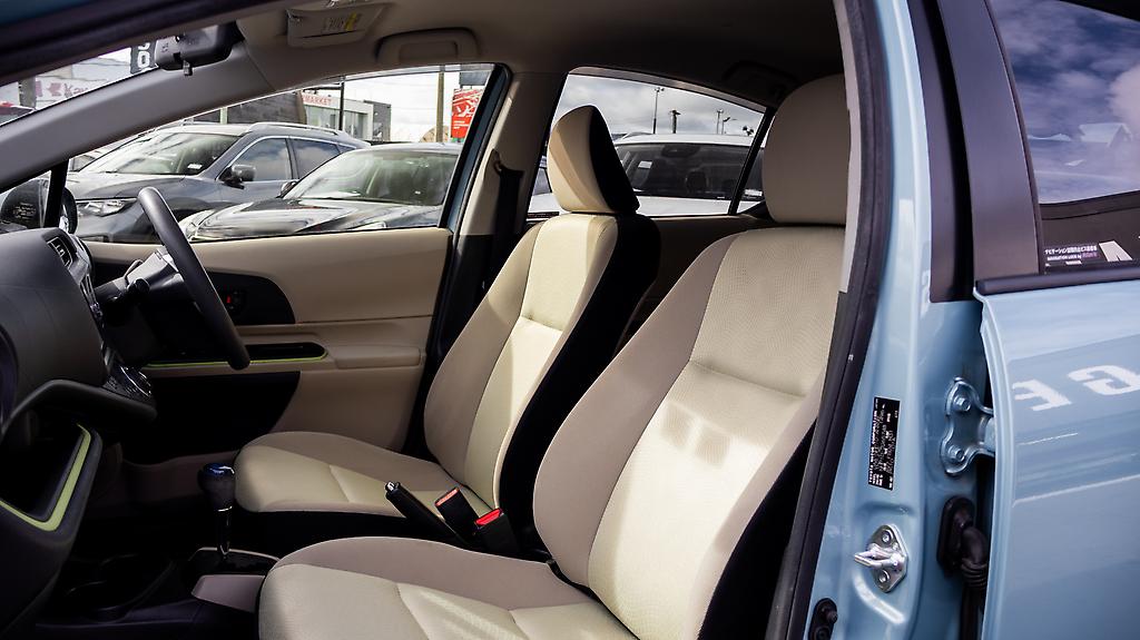 2013 Toyota Aqua F spec Push start hybrid image 347783