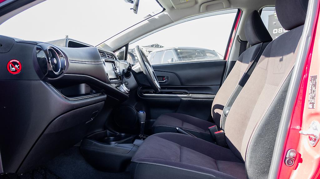 2014 Toyota Aqua F spec Hybrid Cruise control image 350833