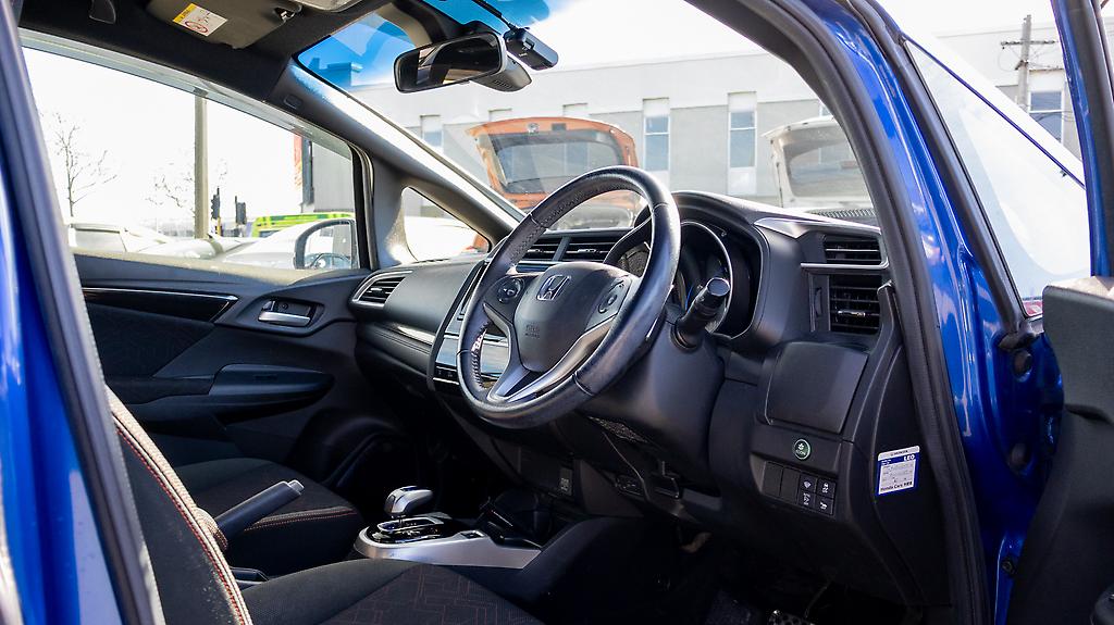 2016 Honda Fit F spec hybrid 7AT Push start image 351166
