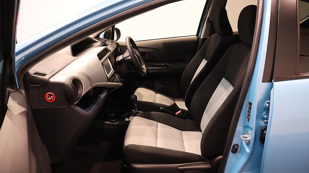 2013 Toyota Aqua S Model, Push Start, Reverse Camera image 349709