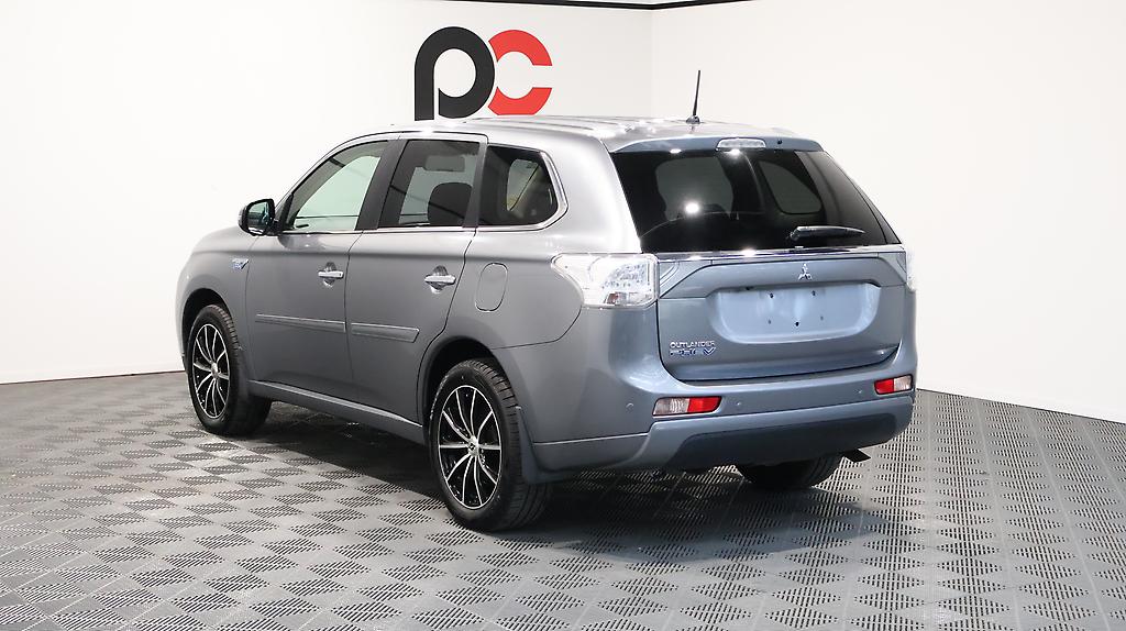 2013 Mitsubishi Outlander PHEV G Navi Package 4WD image 351135