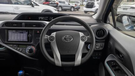 2013 Toyota Aqua G spec  Heated seats, Push start image 348332