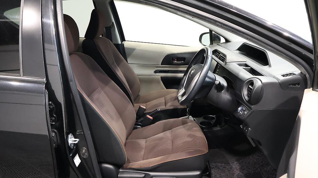 2013 Toyota Aqua G Model + Heated Seats image 347647