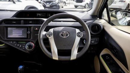 2013 Toyota Aqua F spec Push start hybrid image 347780