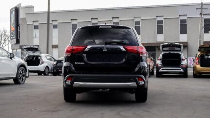 2015 Mitsubishi Outlander 4WD Push start, 7 Seater image 348425