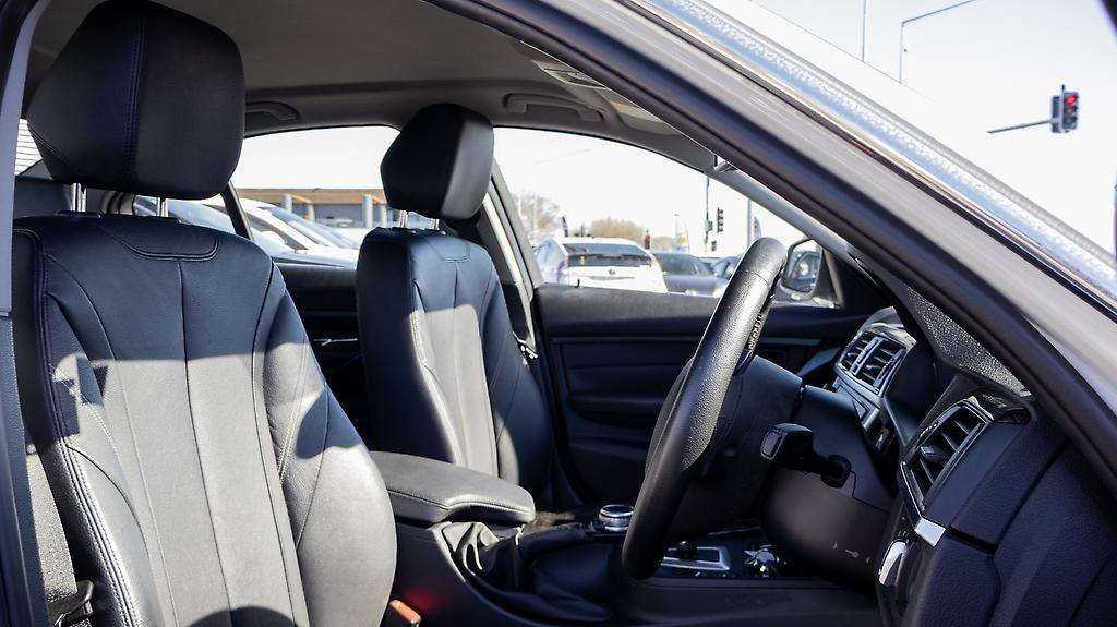2014 BMW 320i 320i 8AT , Leather pkg Low Kms image 350744