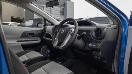 2013 Toyota Aqua G spec  Heated seats, Push start image 348330