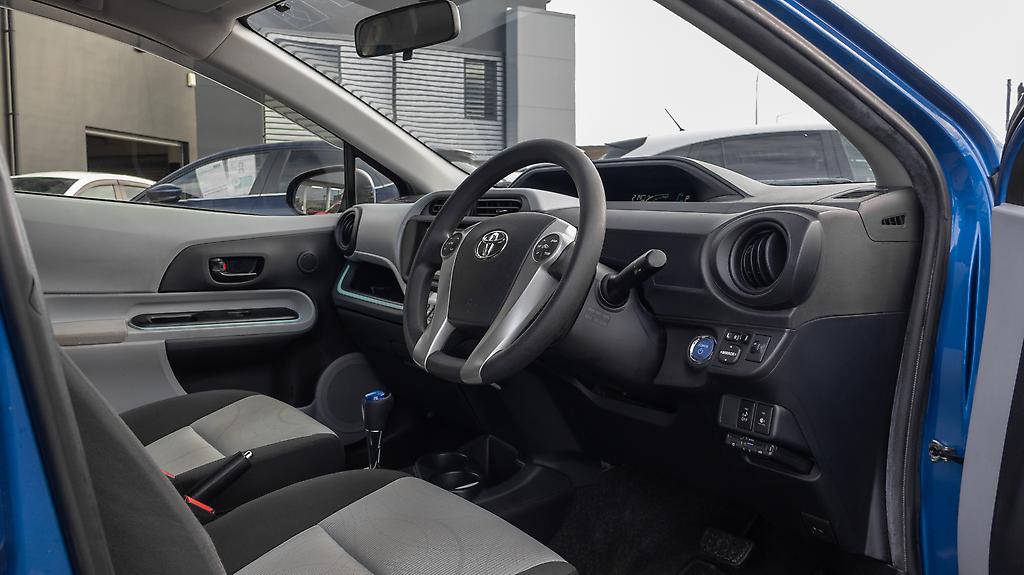 2013 Toyota Aqua G spec  Heated seats, Push start image 348330