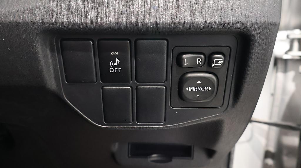 2013 Toyota Prius S Model image 350500