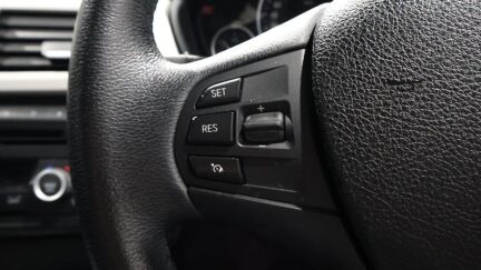 2013 BMW 320i Cruise Control + Reverse Camera image 349024