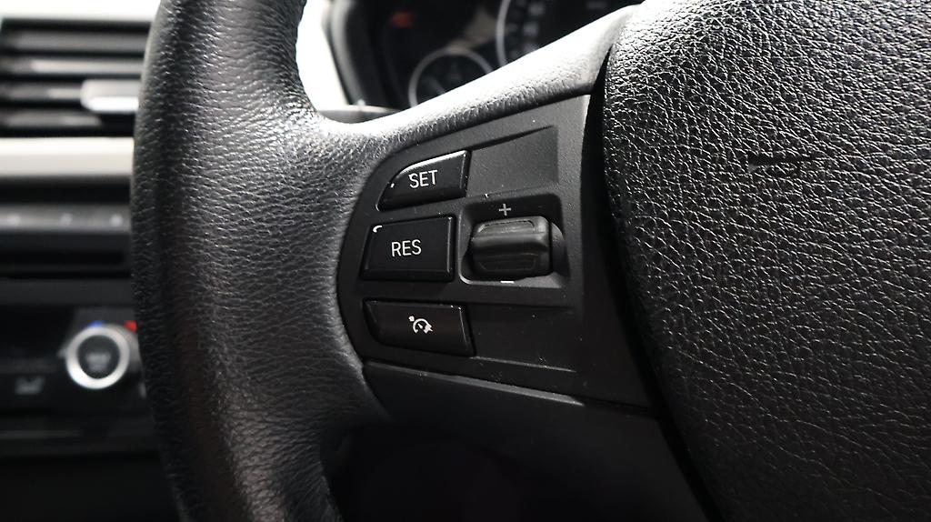 2013 BMW 320i Cruise Control + Reverse Camera image 349024