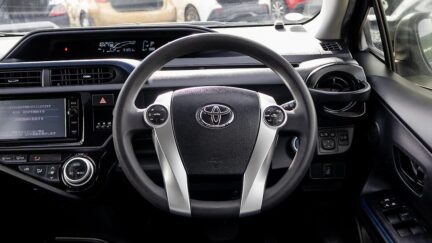 2015 Toyota Aqua F spec hybrid Push start image 348182