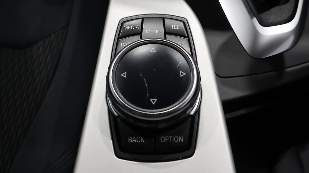 2013 BMW 320i Cruise Control + Reverse Camera image 349021