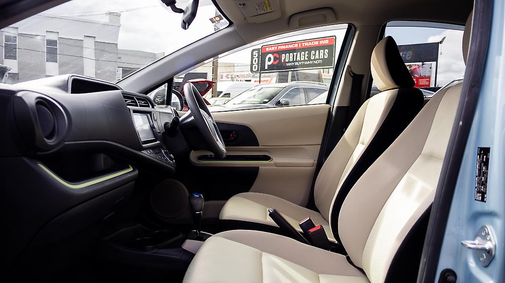 2013 Toyota Aqua F spec Push start hybrid image 347784