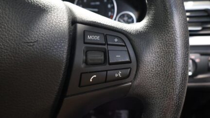 2012 BMW 320i Reverse Camera, Steering Wheel Controls image 348772