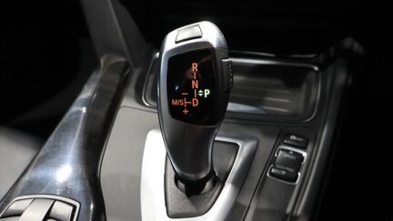 2013 BMW 320i Luxury image 349630