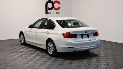 2013 BMW 320i Cruise Control + Reverse Camera image 349006