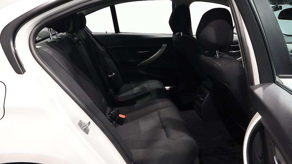 2013 BMW 320i Cruise Control + Reverse Camera image 349012