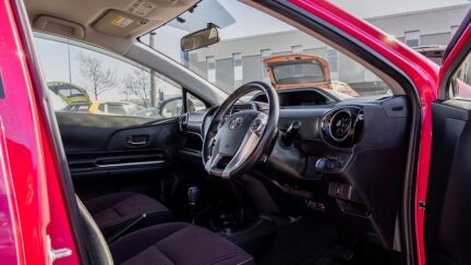 2014 Toyota Aqua F spec Hybrid Cruise control image 350827