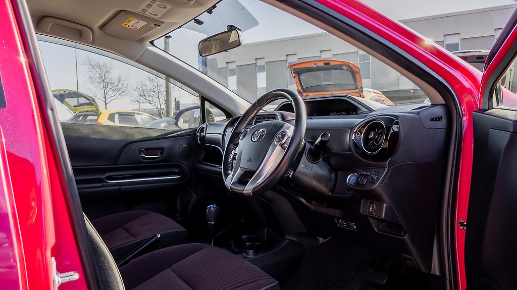 2014 Toyota Aqua F spec Hybrid Cruise control image 350827