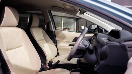 2013 Toyota Aqua F spec Push start hybrid image 347778