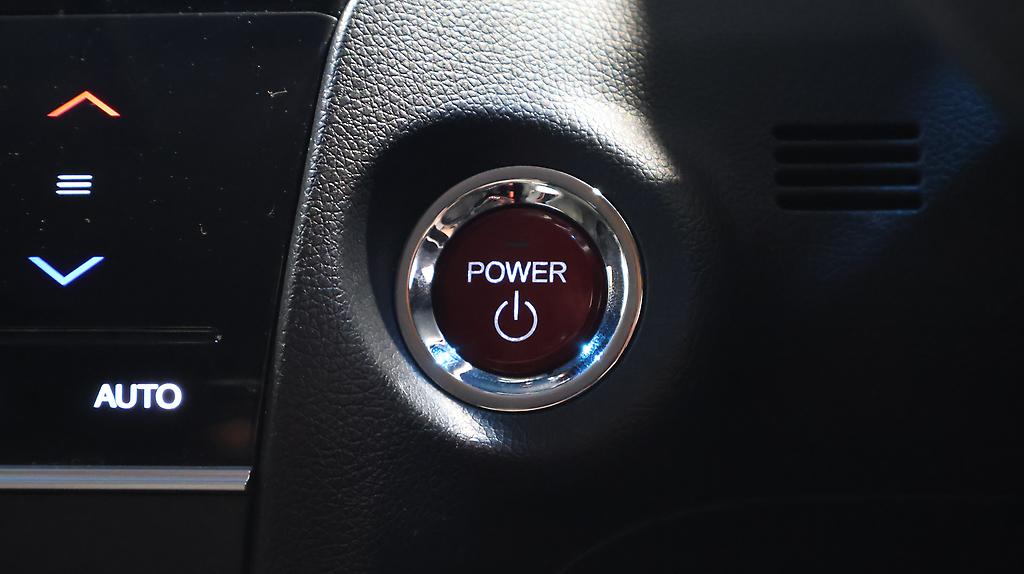 2015 Honda Shuttle Hybrid Navi Limited image 351705