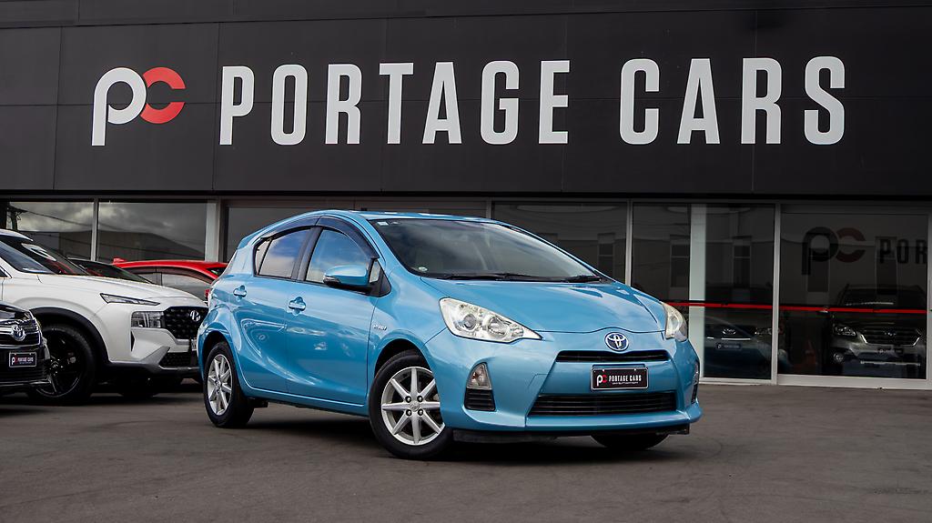 2013 Toyota Aqua F spec Push start hybrid image 347767