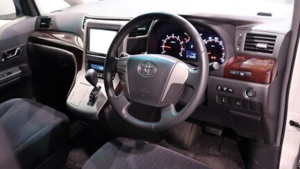 2012 Toyota Vellfire 2.4Z, 8 Seater, Reverse Camera image 349460