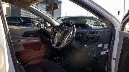 2012 Toyota Aqua F model spec push start, Hybrid image 347513