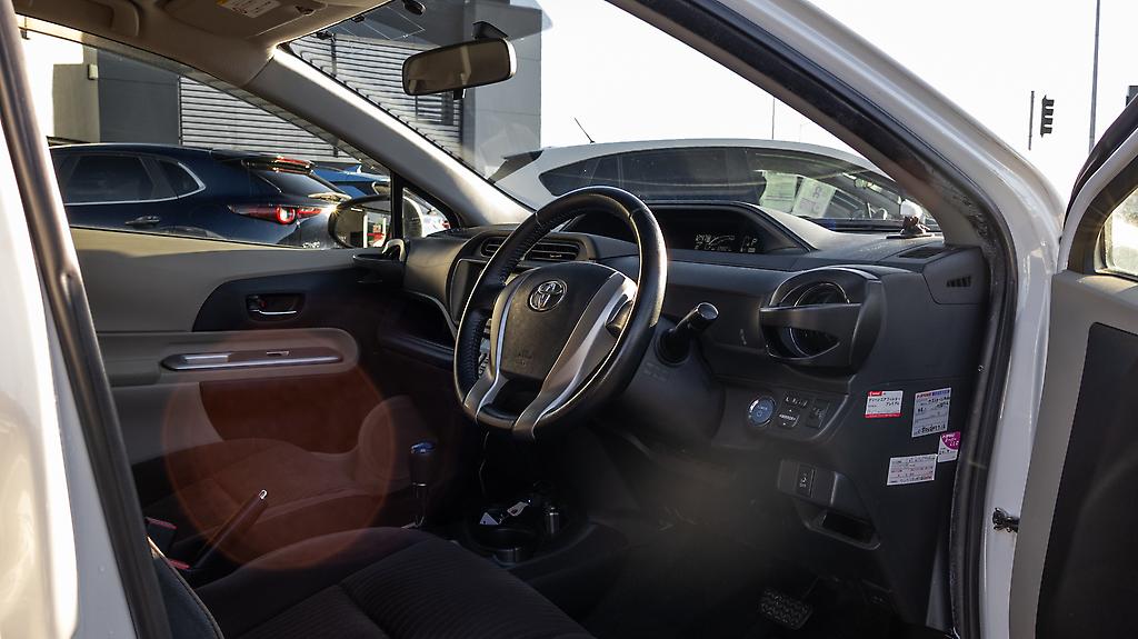 2012 Toyota Aqua F model spec push start, Hybrid image 347513