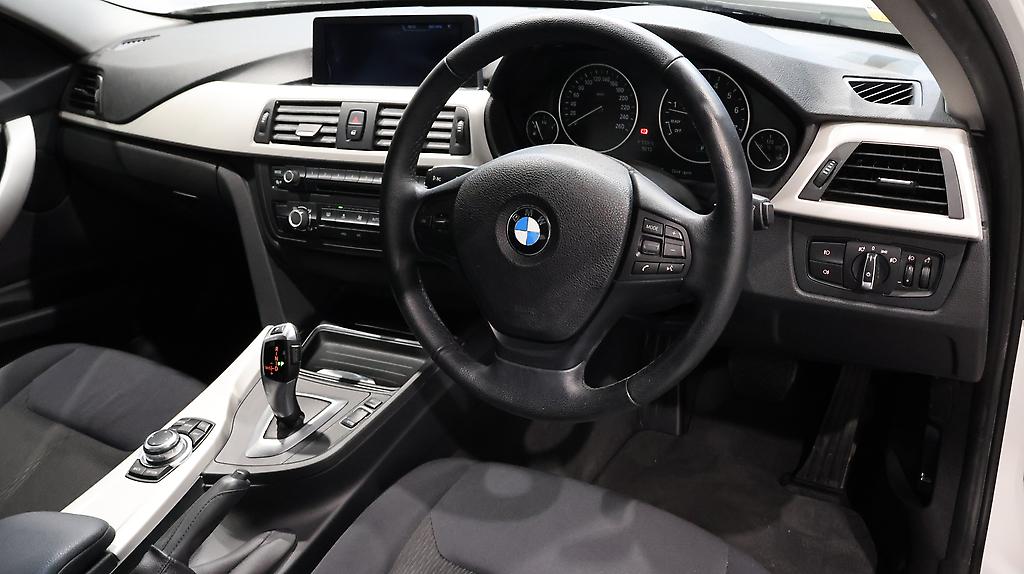 2013 BMW 320i 320i SE image 346887