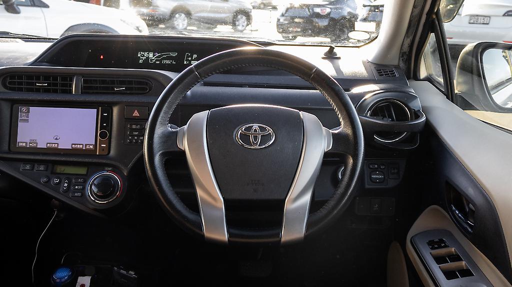 2012 Toyota Aqua F model spec push start, Hybrid image 347515