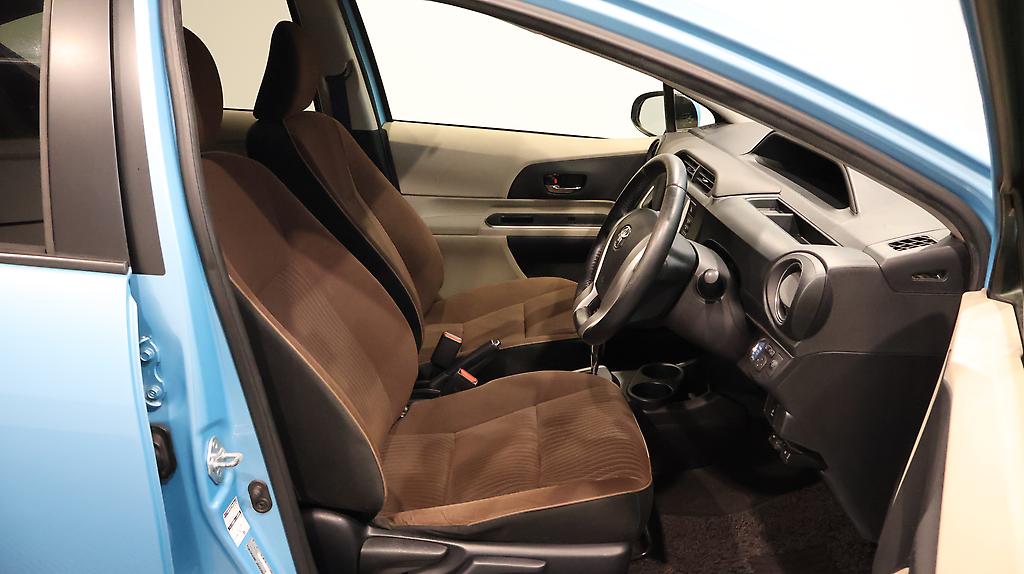 2014 Toyota Aqua G Model, Push Start, Reverse Camera image 350044